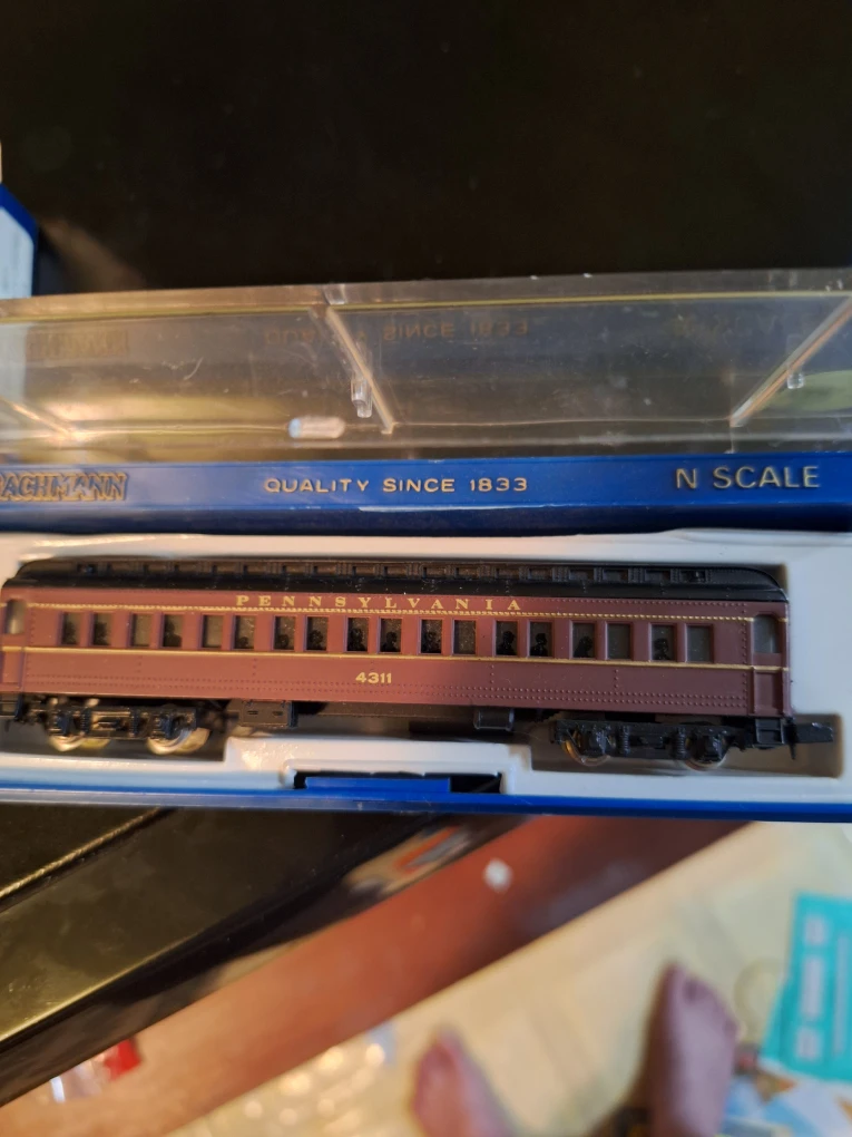 Two N  Scale Model Pennsylvania Passenger Train Cars - photo 3