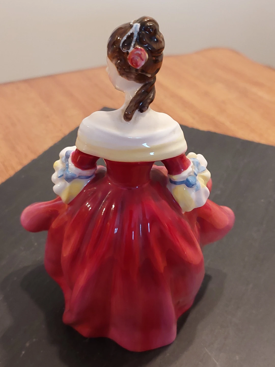 Royal Doulton "Southern Belle" HN 2229 Figurine - photo 5