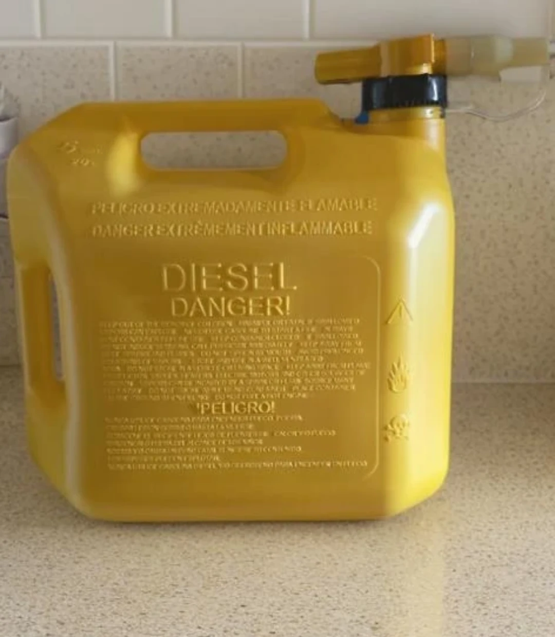 NO-SPILL 5 Gallon Gas & Diesel Can - photo 2