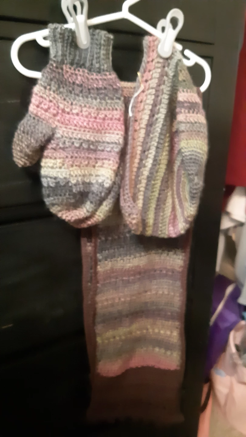 Scarf hat(beanie) and mitts