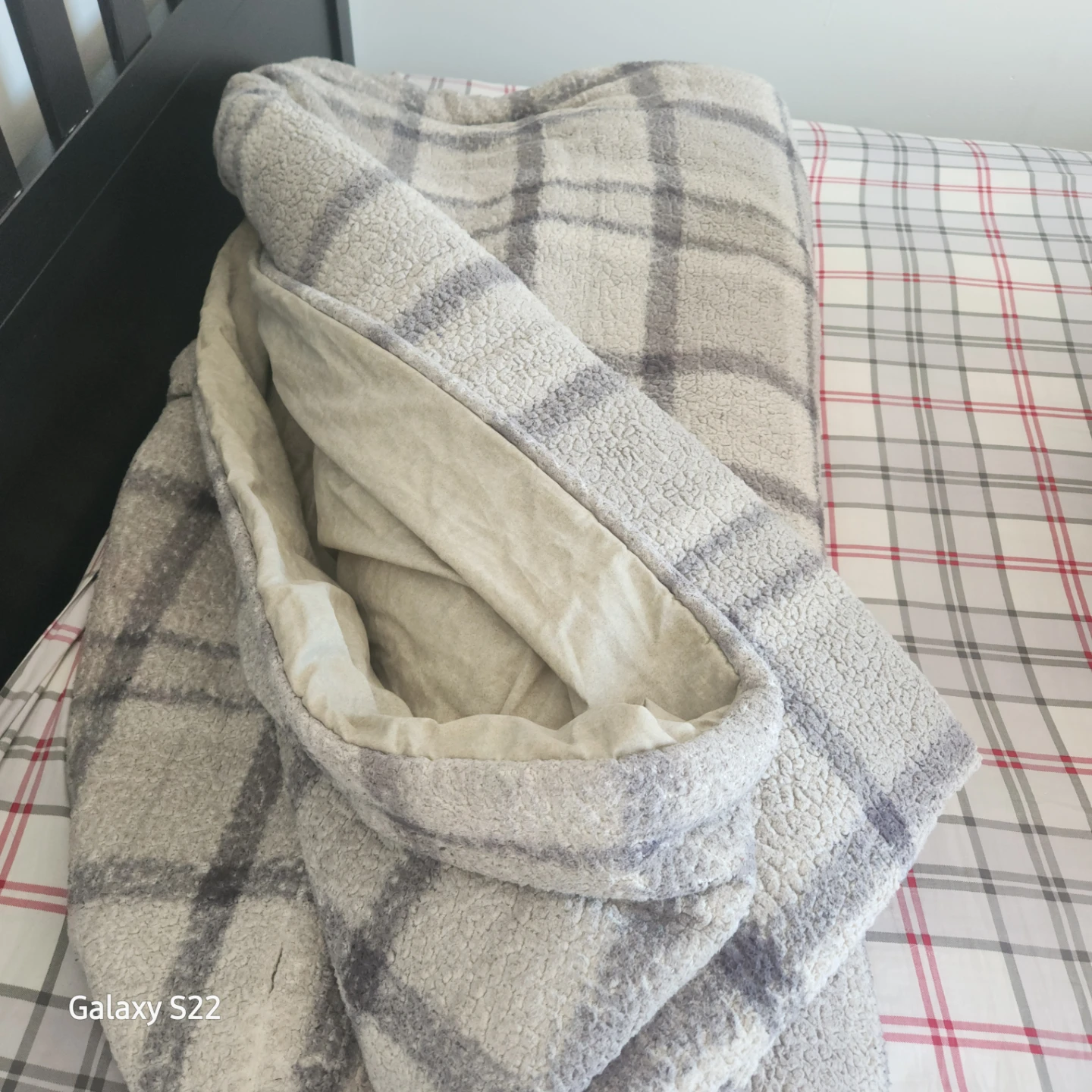 Blanket with pillow cover ( Urgent Moving Sale) - photo 2