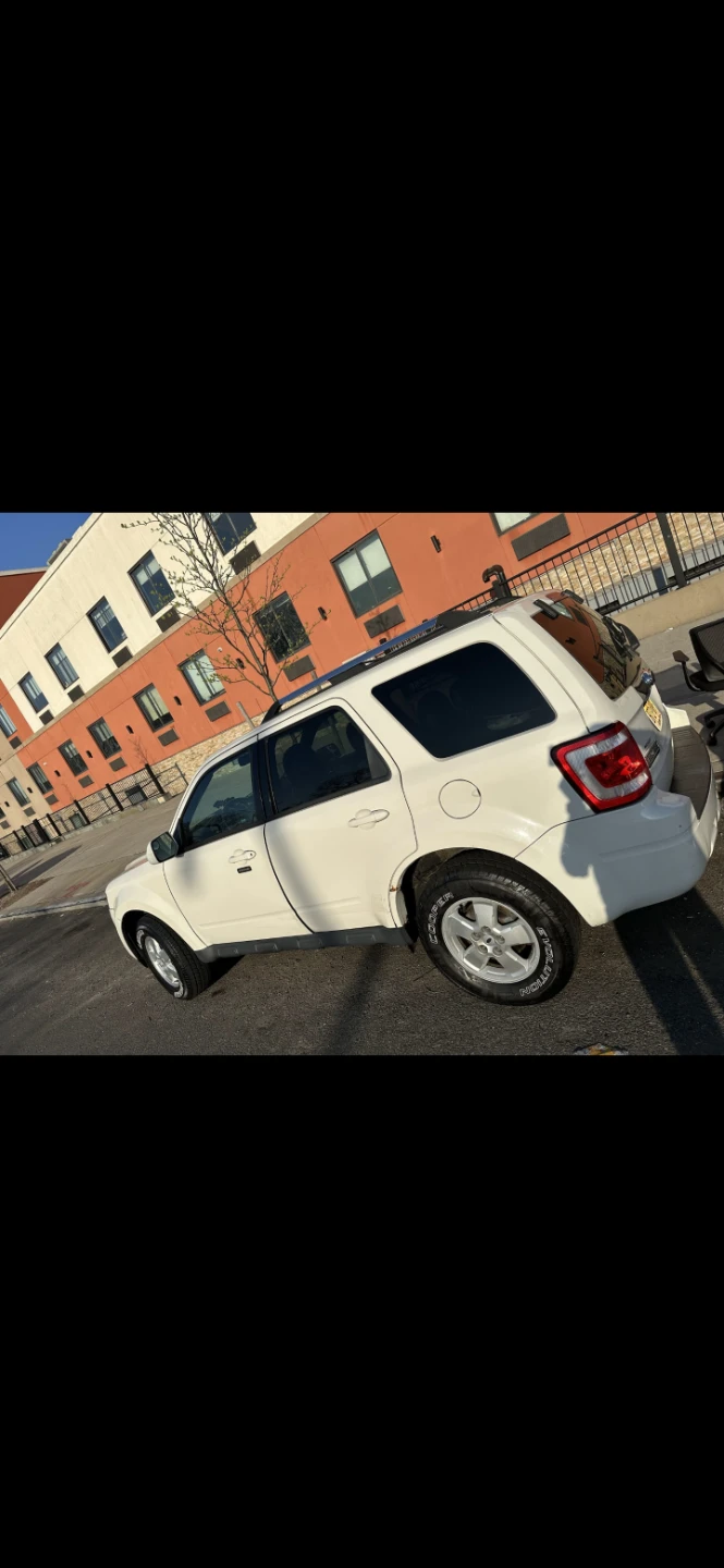 White Ford Escape SUV - photo 3