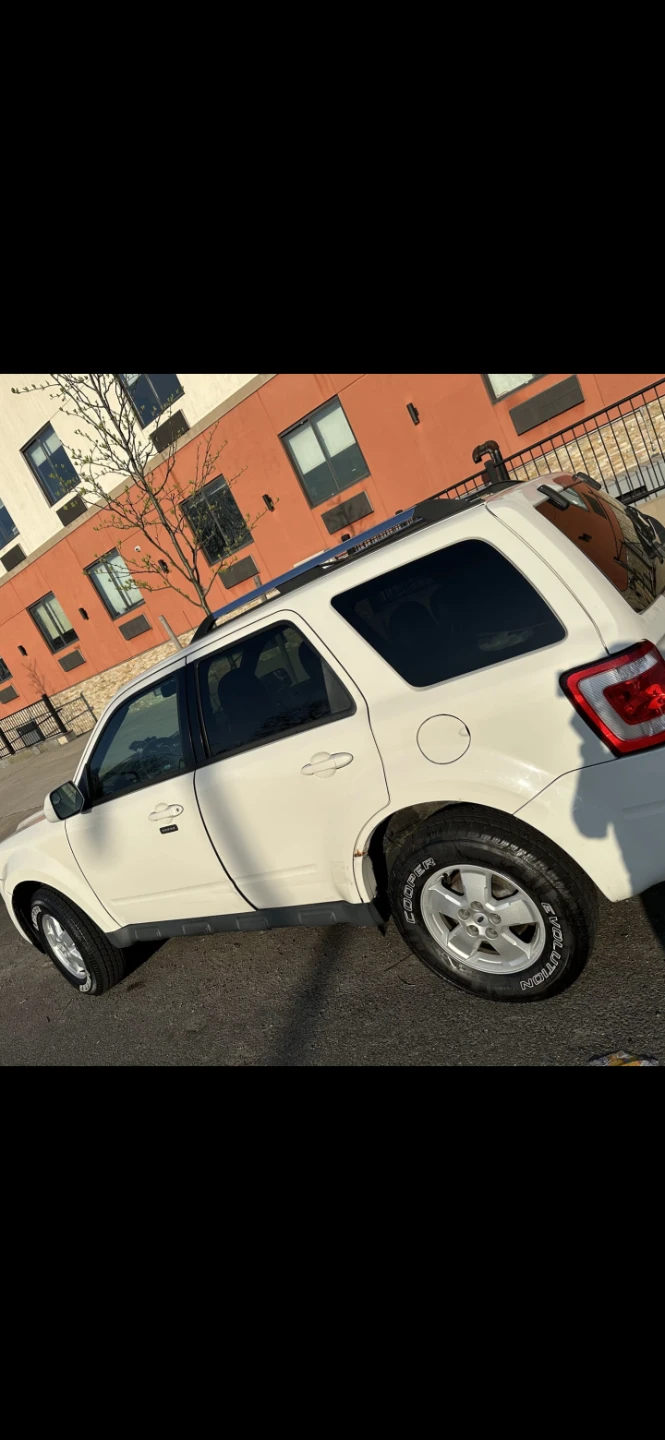 White Ford Escape SUV - photo 4