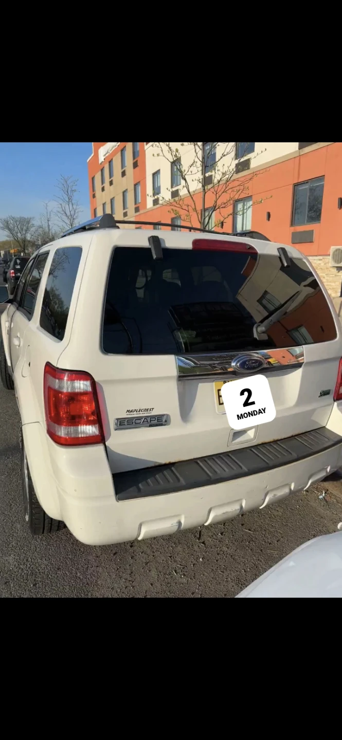 White Ford Escape SUV - photo 5