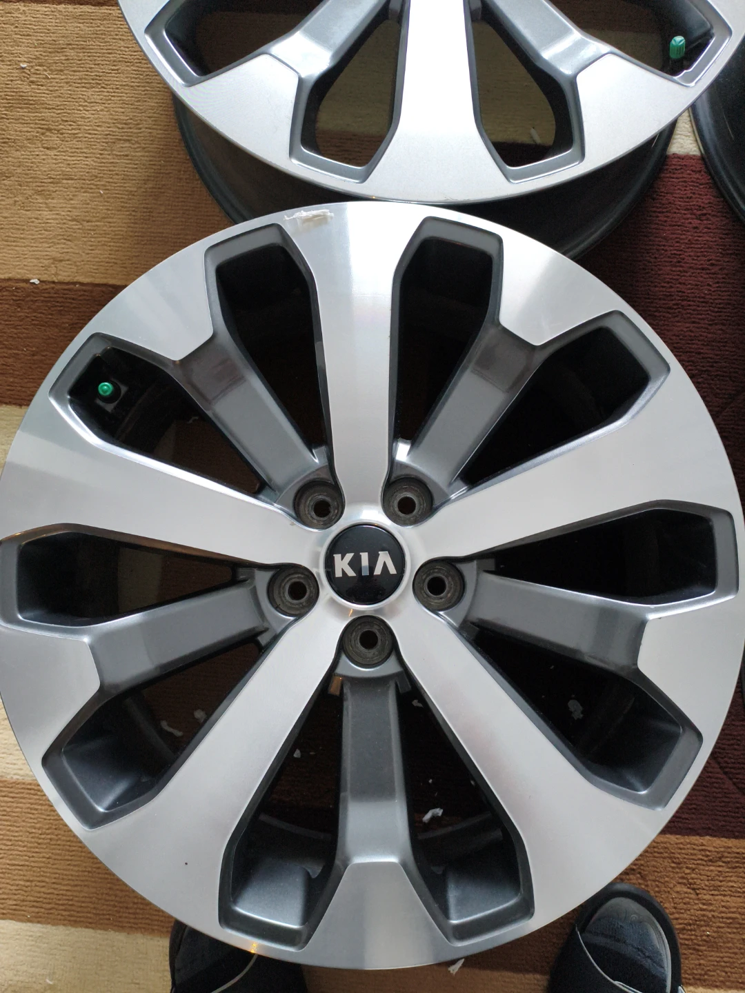 Set of 4 Telluride OEM rims - photo 2