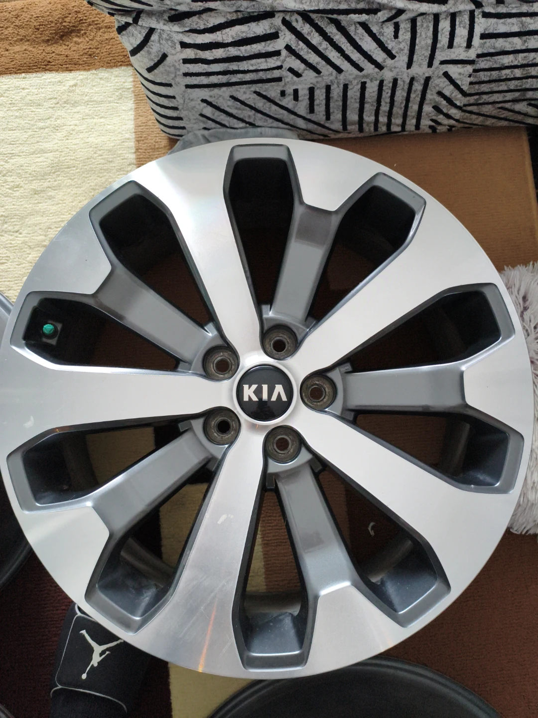 Set of 4 Telluride OEM rims - photo 4