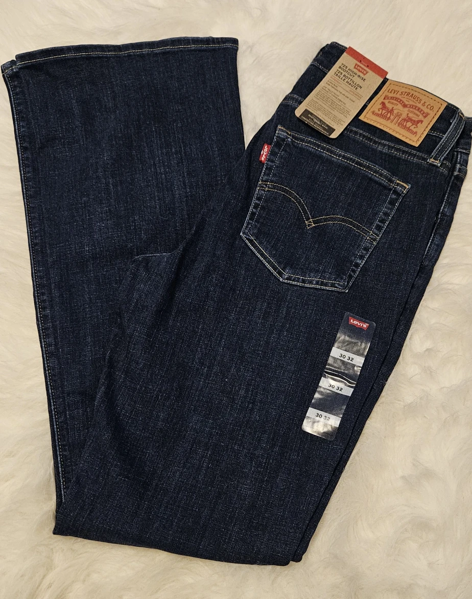 Levi's Women's 725 Bootcut Jeans Size 30x32
