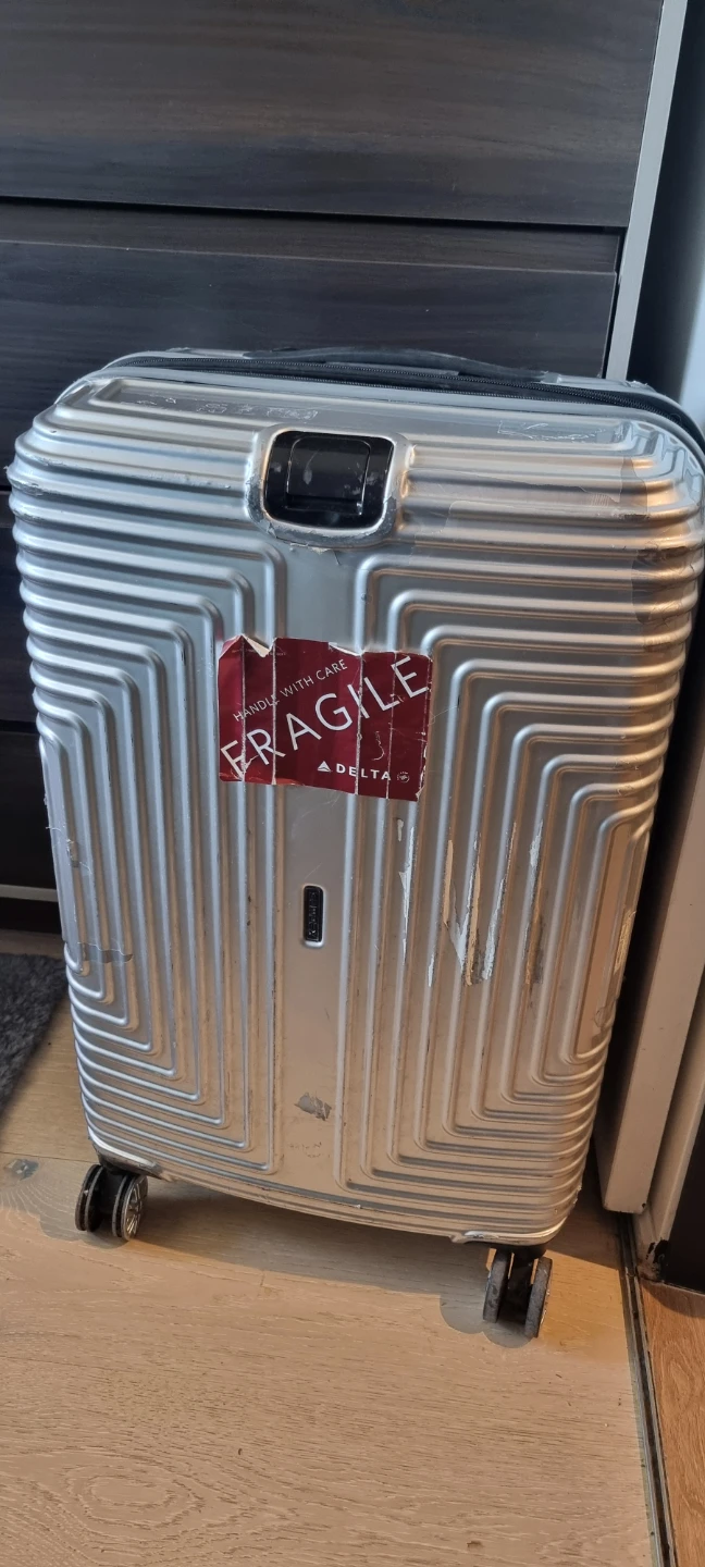Silver Hard-Shell Spinner Suitcase🧡