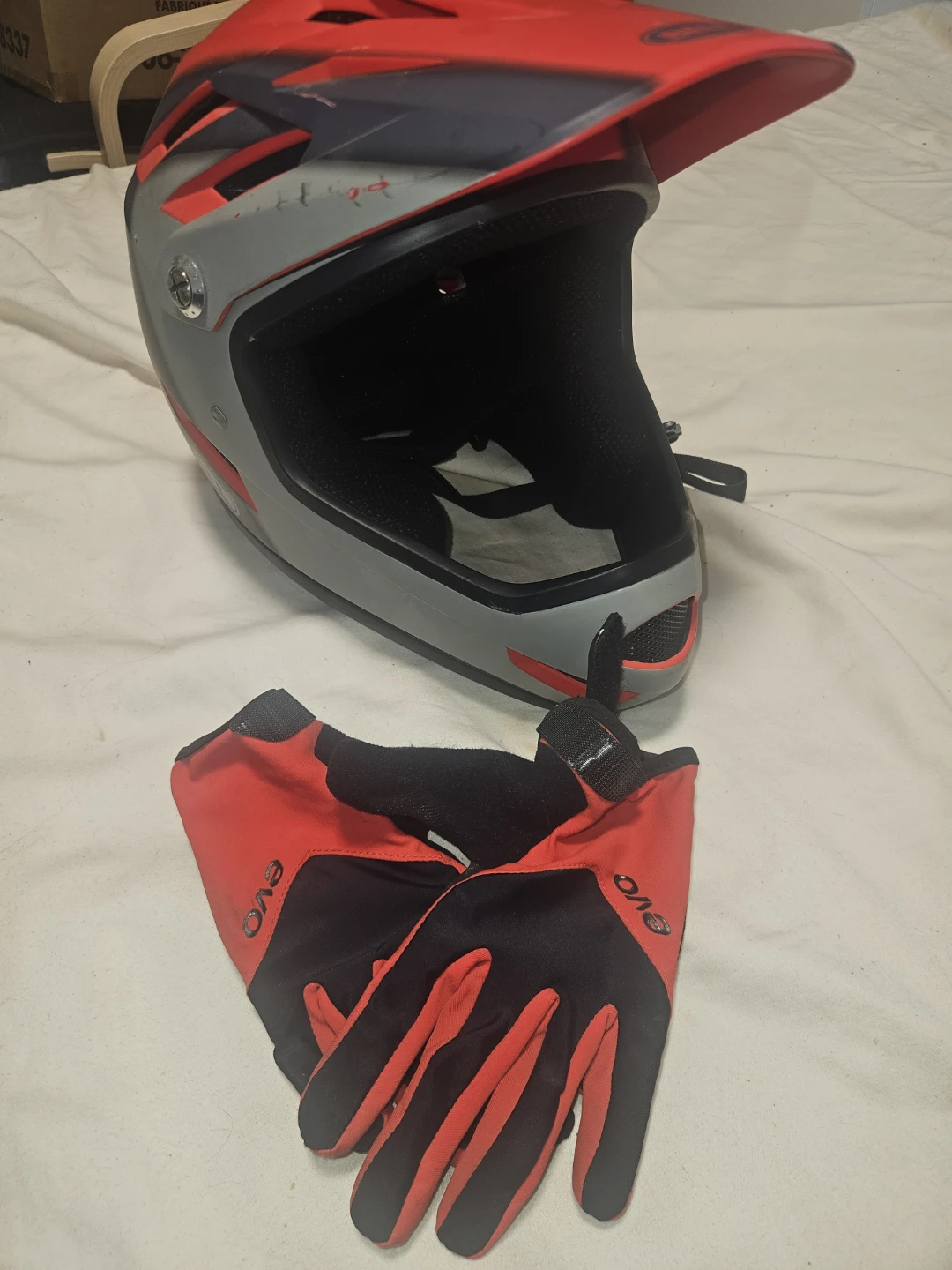Bell Full Face Helmet and EVO Gloves Set - photo 4