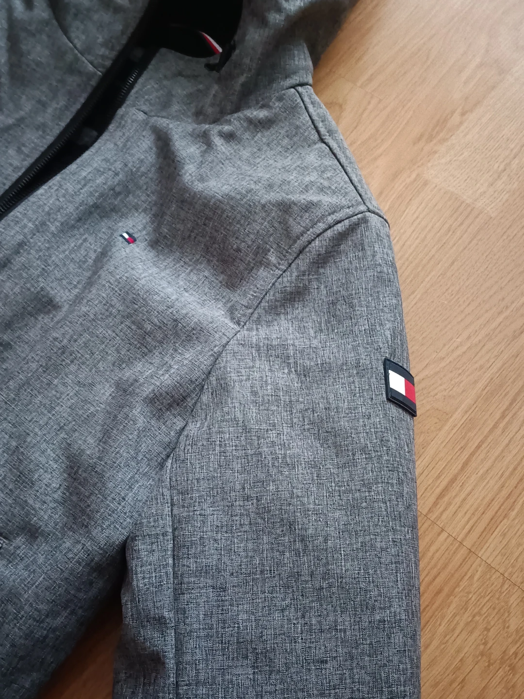 Tommy Hilfiger Hooded Jacket (New With Tags) Water Resistant - photo 2