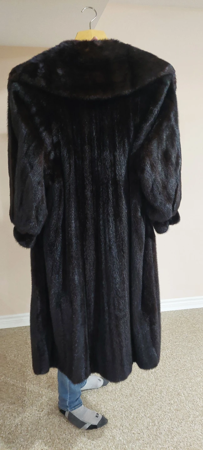 Dark Mink Fur Coat - photo 2