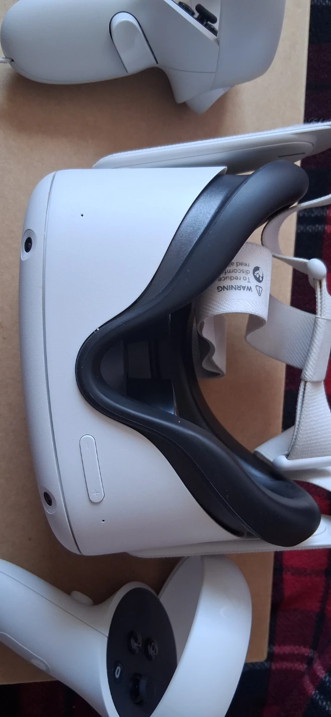 Meta Quest 2 Virtual Reality Headset with Controllers - photo 5