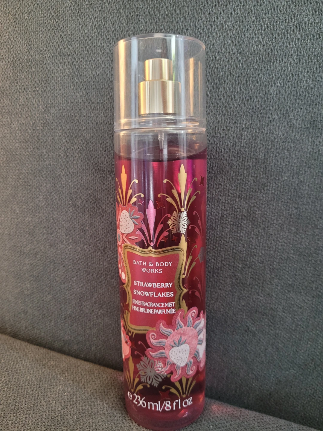 Bath & Body Works Strawberry Snowflakes Fine Fragrance Mist 8 oz - photo 2