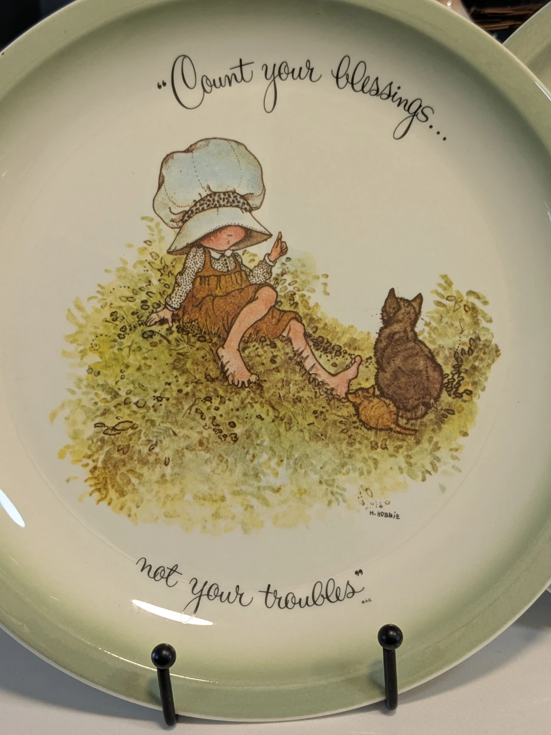Set of 2 H. Hobbie Decorative Plates - photo 3