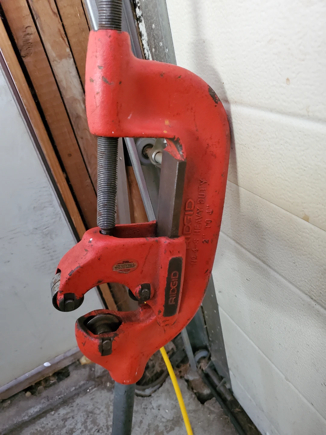 RIDGID 32840 Model 4-S Heavy-Duty Pipe Cutter 2" - 4" Capacity - photo 2