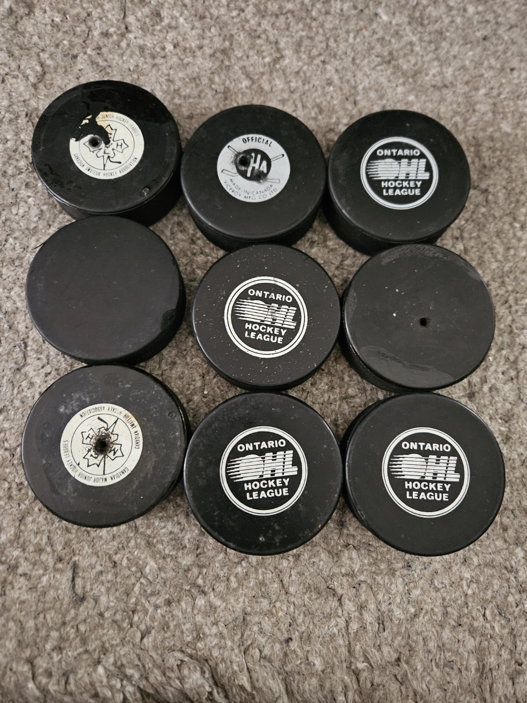 Vintage OHL collectible pucks - photo 2