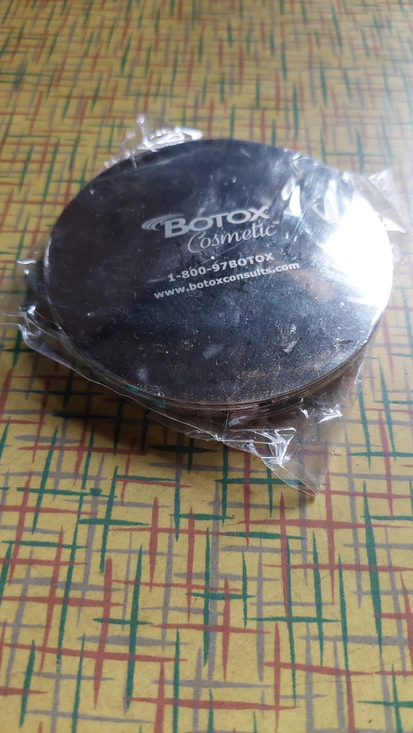 🥕 Botox Cosmetic Compact Mirror - photo 3
