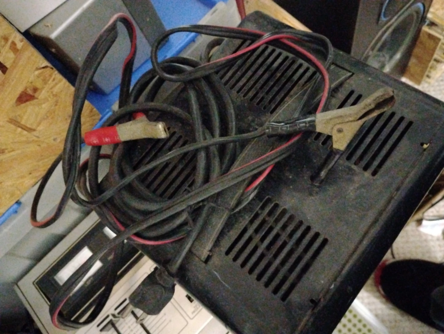 MotoMaster Manual Battery Charger with Engine Start - photo 2