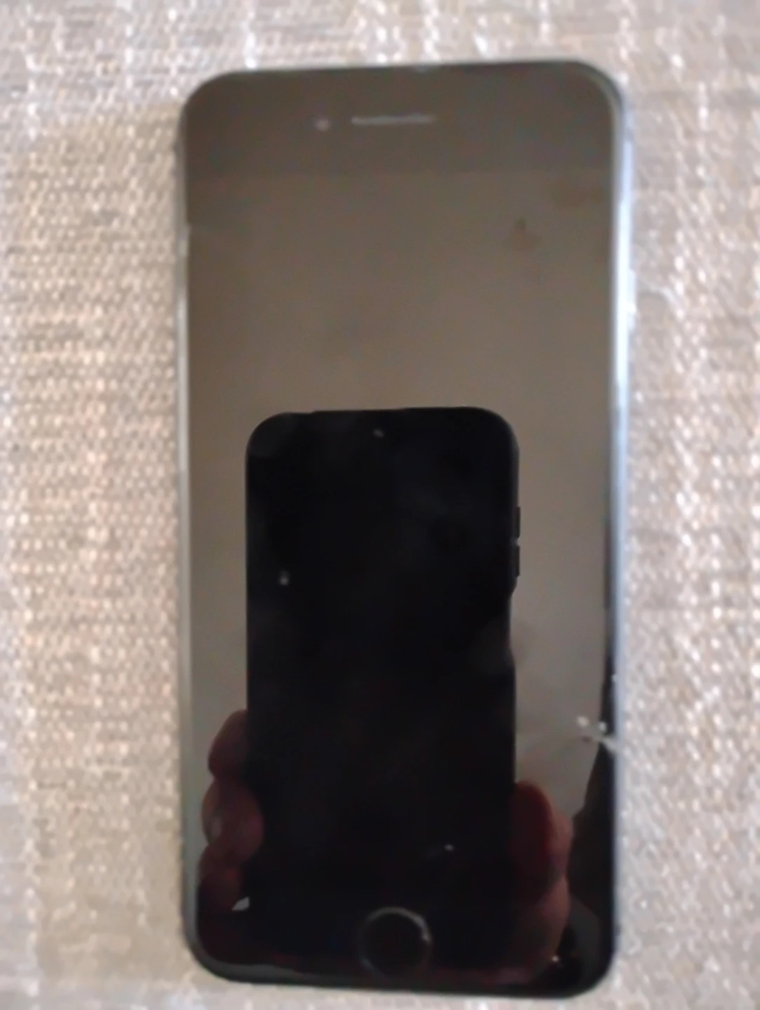 Apple iPhone 8 (Black) - Cracked Screen - photo 3