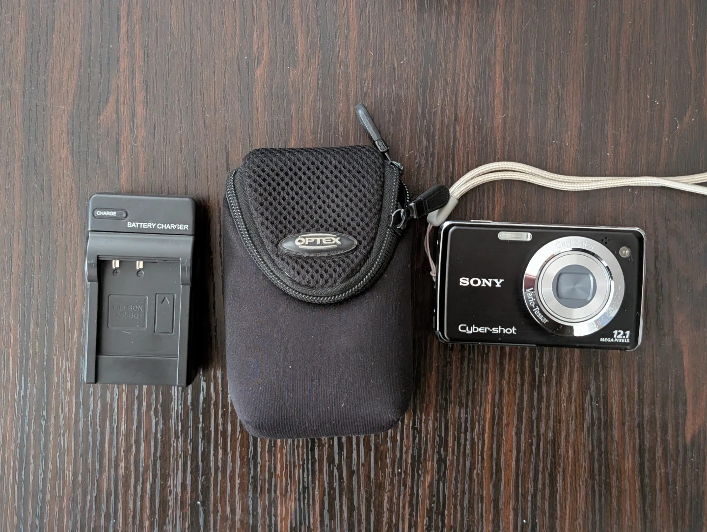 Sony Cyber-shot DSC-W210 12.1 MP Digital Camera - photo 3