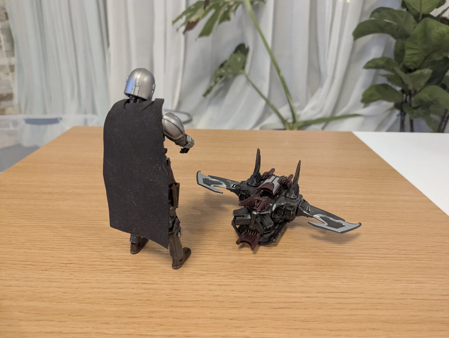 The Mandalorian & Grogu's Starfighter Action Figure Set - photo 2