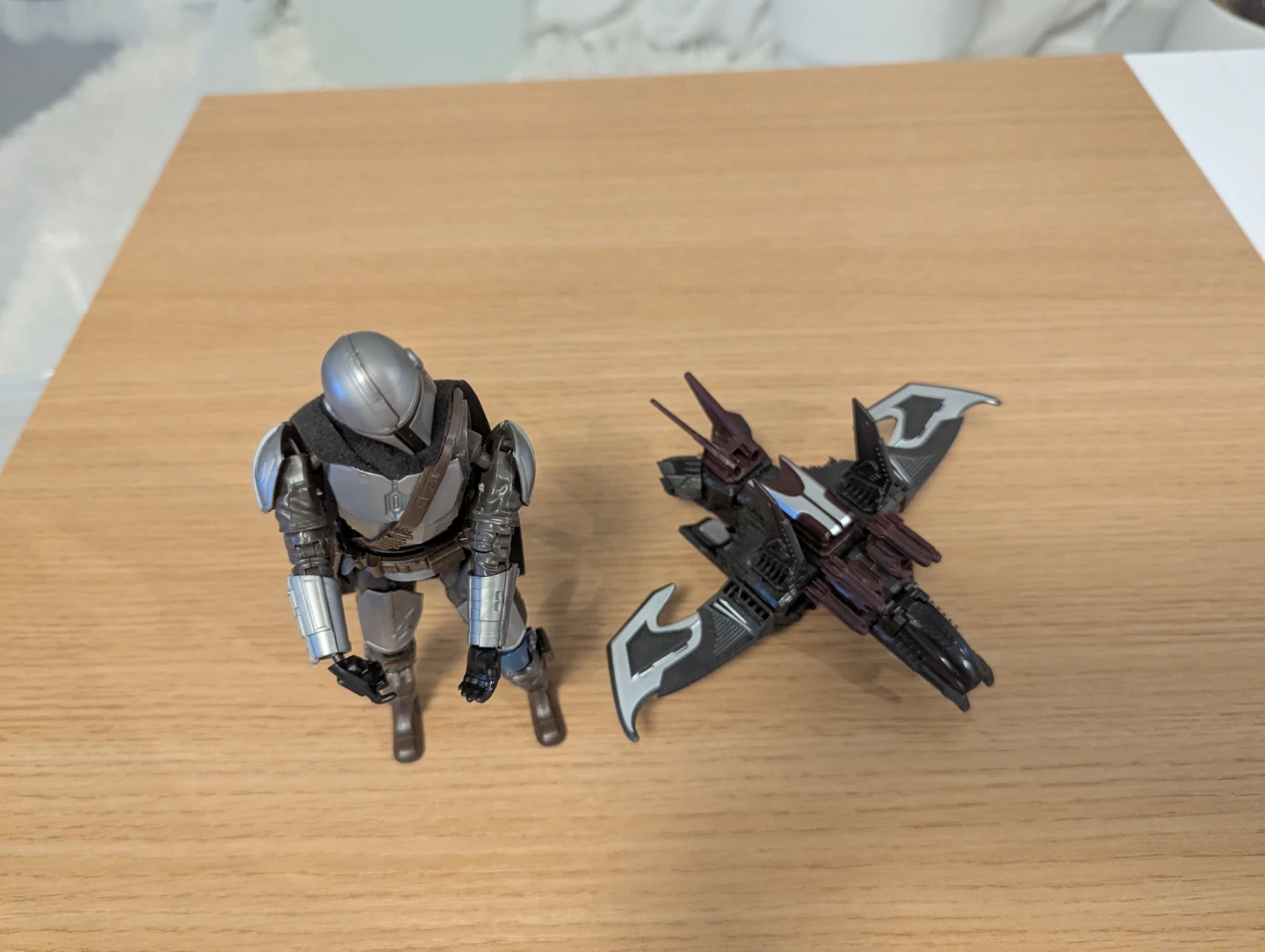 The Mandalorian & Grogu's Starfighter Action Figure Set - photo 3