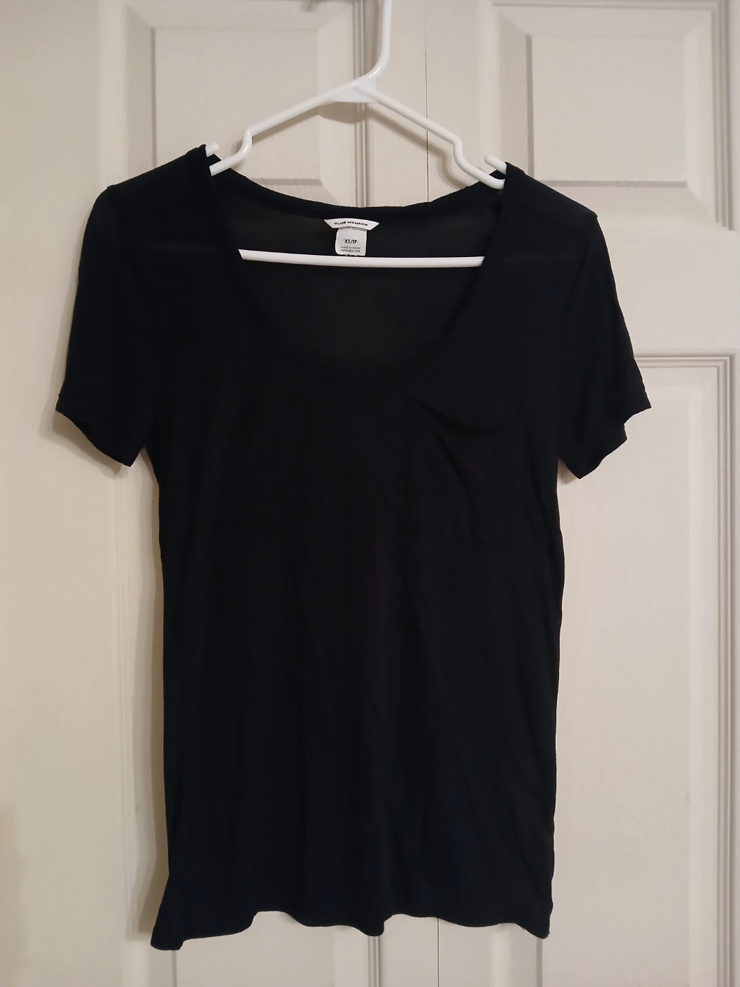 CLUB MONACO black t shirt, size extra small (XS)