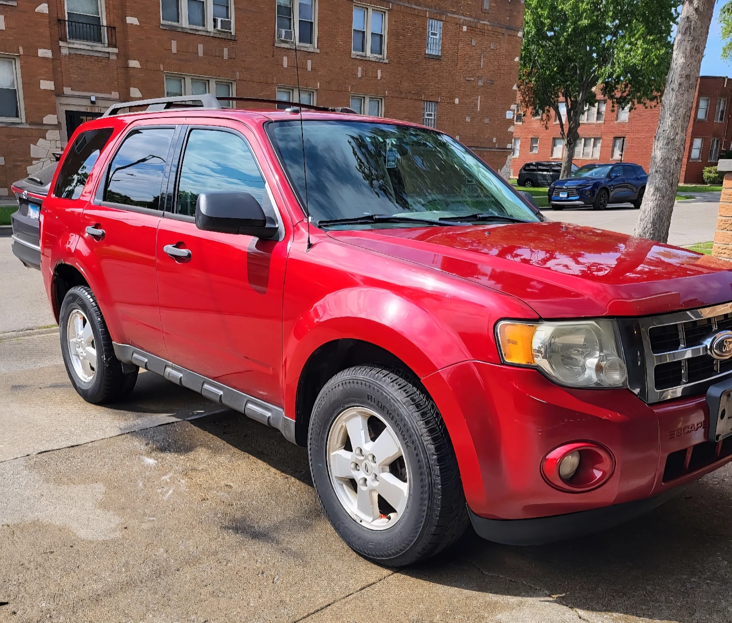 Red Ford Escape SUV - photo 5