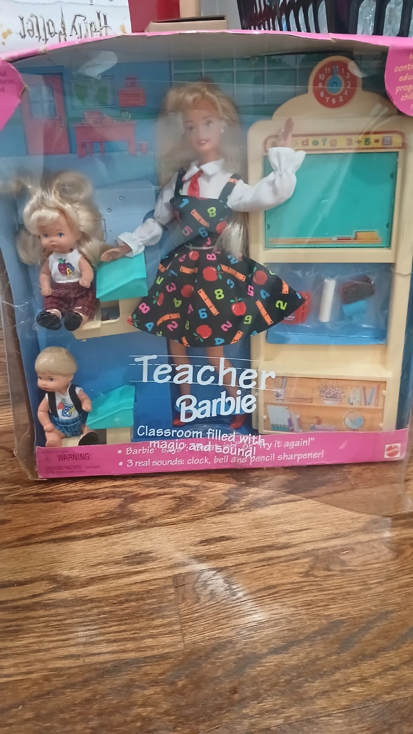 Barbie Teacher Doll with Classroom Playset (vintage 1995) - photo 2