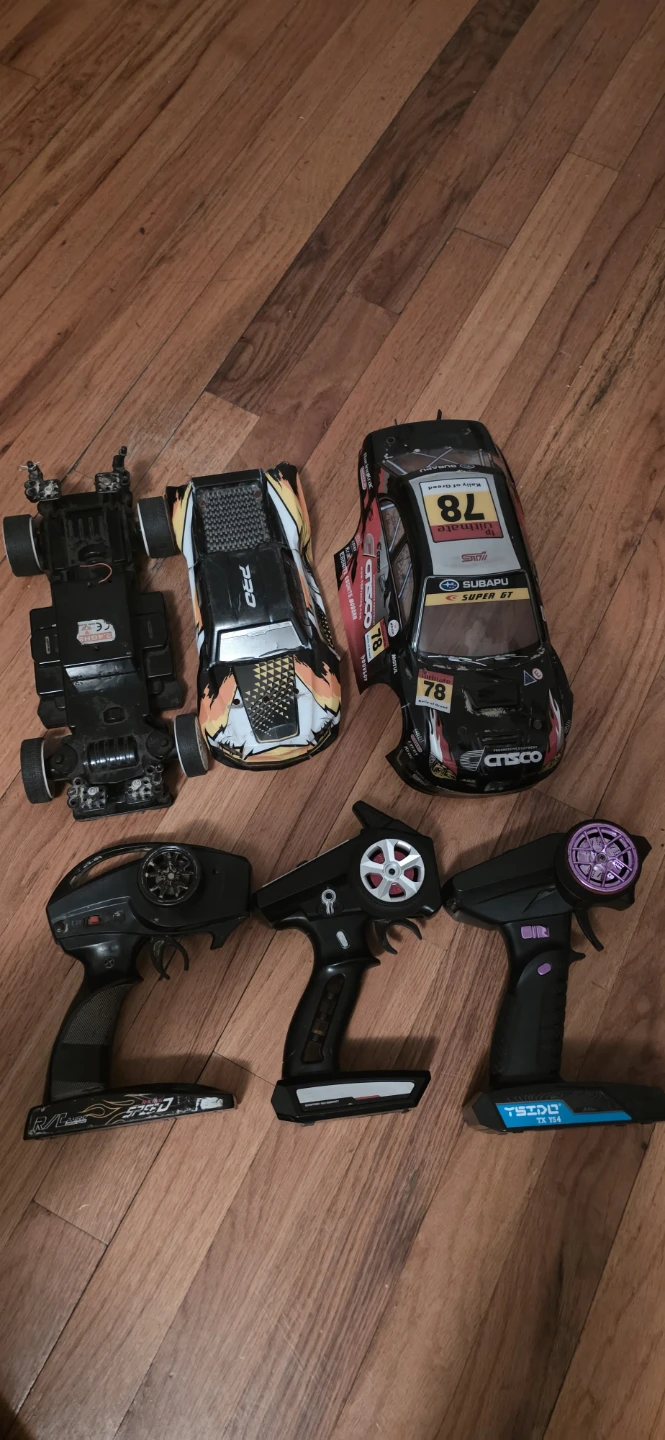 RC Car Lot with 3 Controllers parts only - photo 5