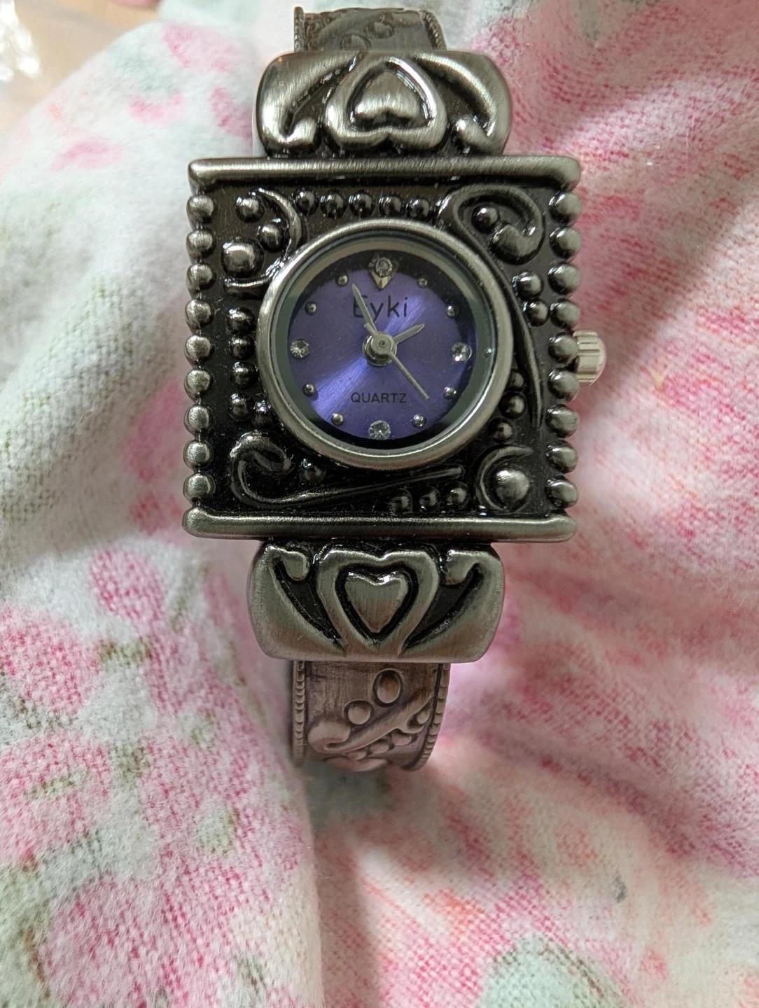 Eyki Women's Quartz Bangle Watch