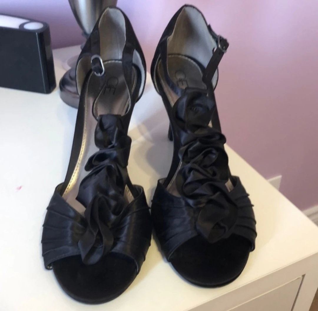 Cause & Effect Black Satin Ruffled Heels Size 10 Brand NEW - photo 5