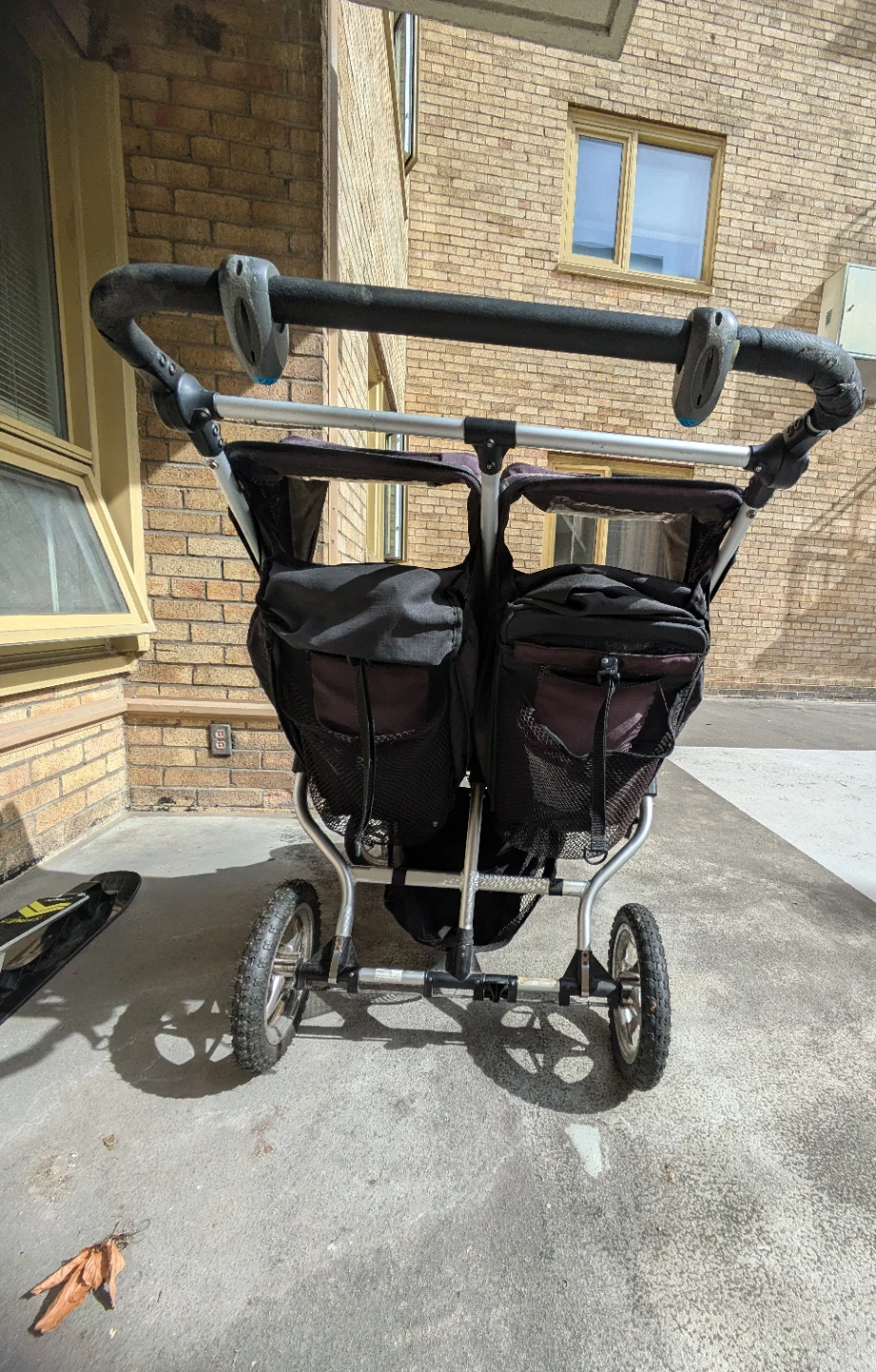 Double jogging stroller