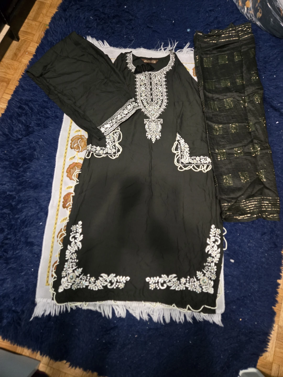 Olive green Embroidered Kurti with Dupatta and Pants - photo 2