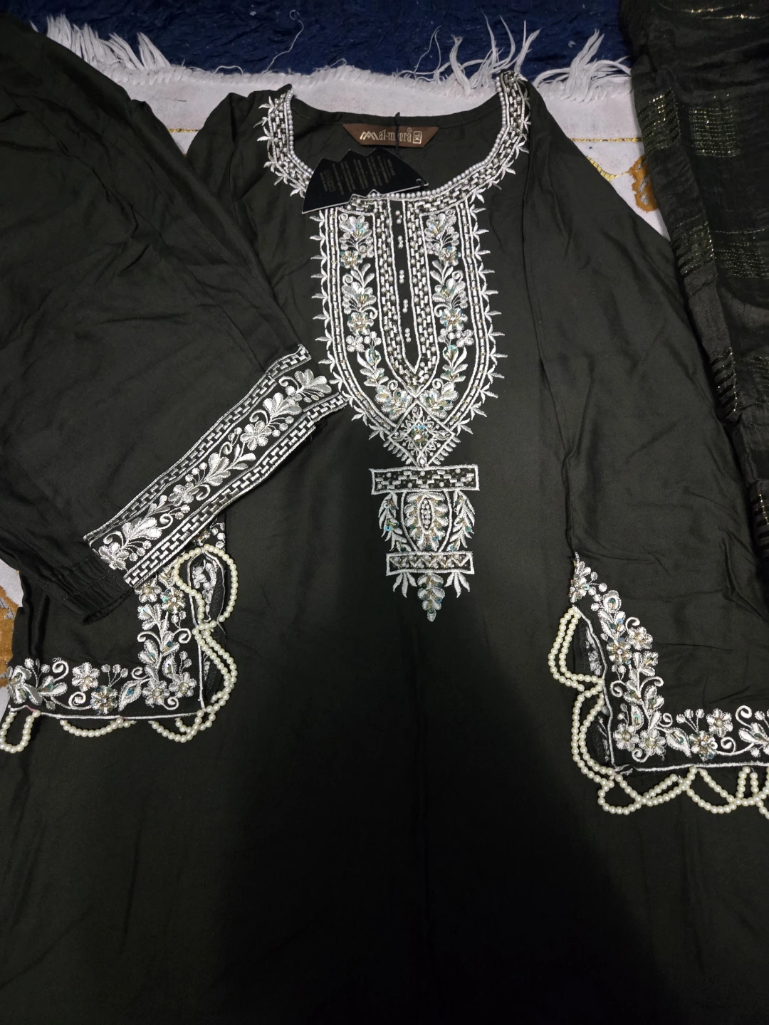 Olive green Embroidered Kurti with Dupatta and Pants - photo 4