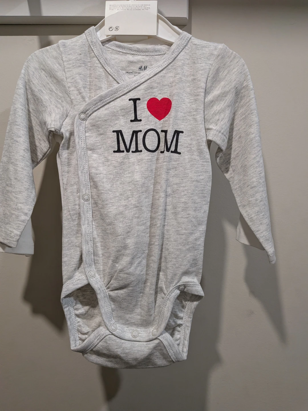 NEW 6-9 months H&M Baby "I Love Mom & Dad" Bodysuit 2-Pack - photo 2