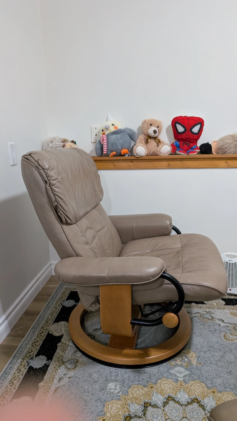 Tan Leather Recliner Chair with Ottoman - photo 3