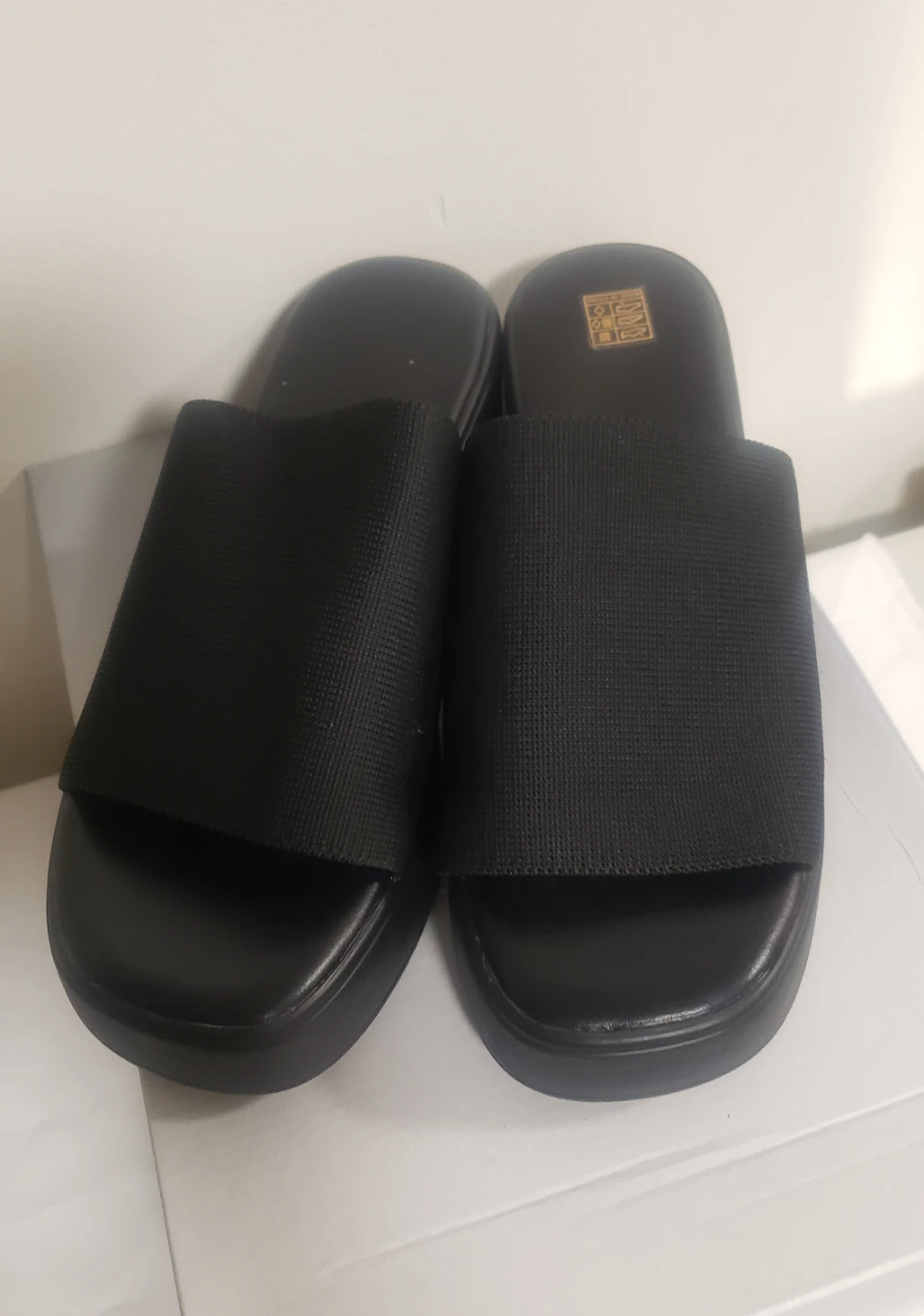 Brand new Fashion Summer Blach Slipers