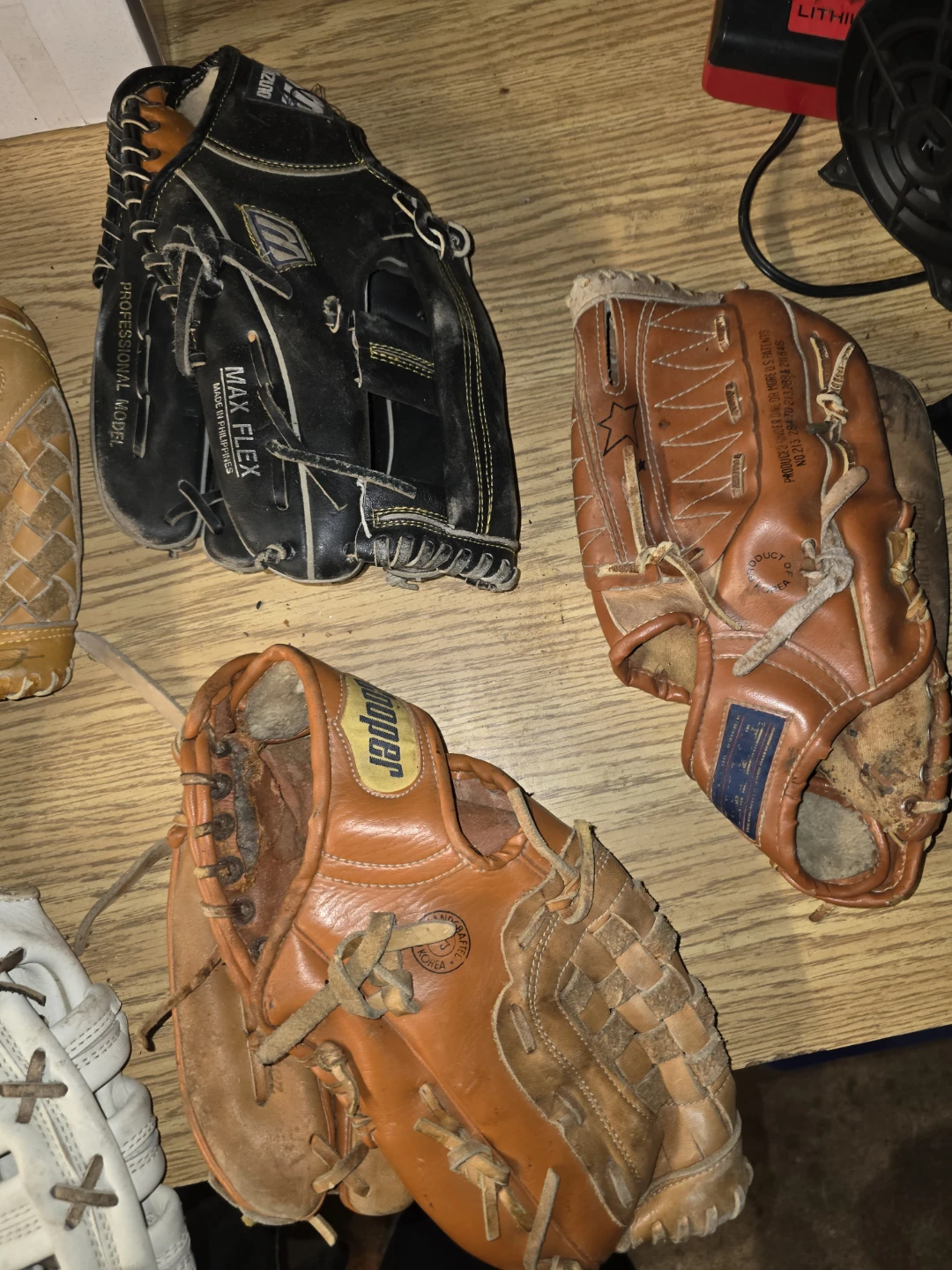 Baseball Gloves - photo 3