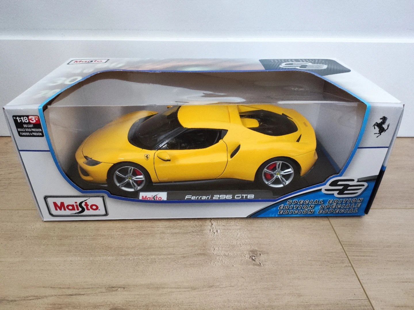 Maisto Ferrari 296 GTB 1:18 Die-Cast Special Edition - photo 2