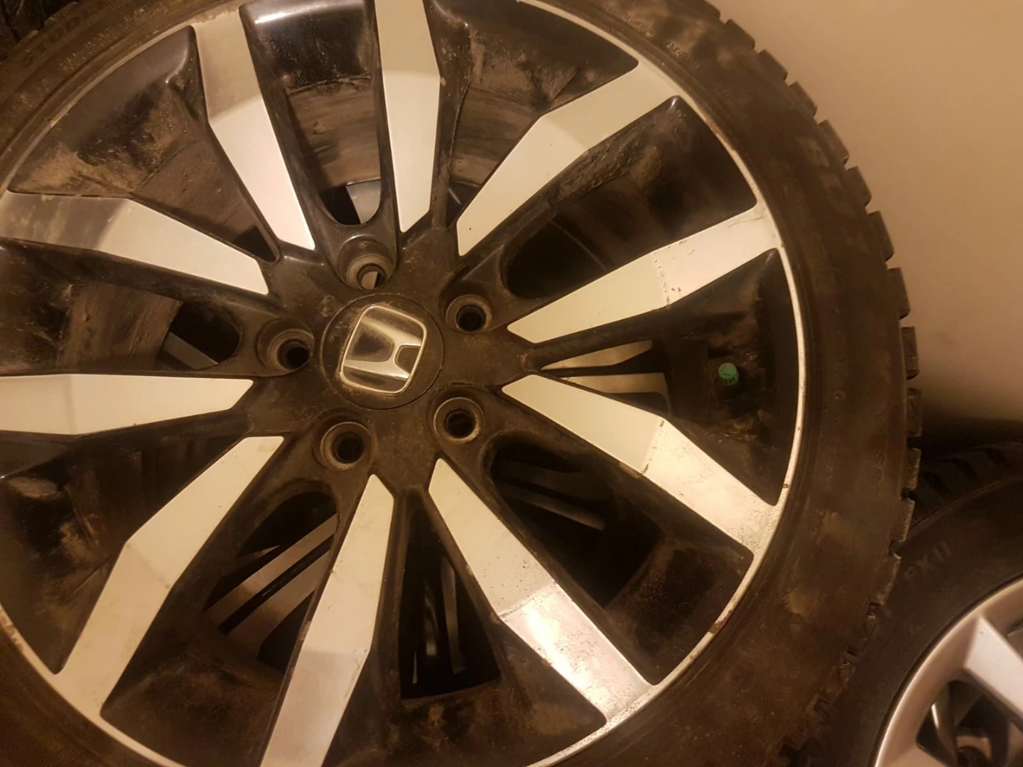 Honda Alloy Wheels with Michelin Tires - photo 3