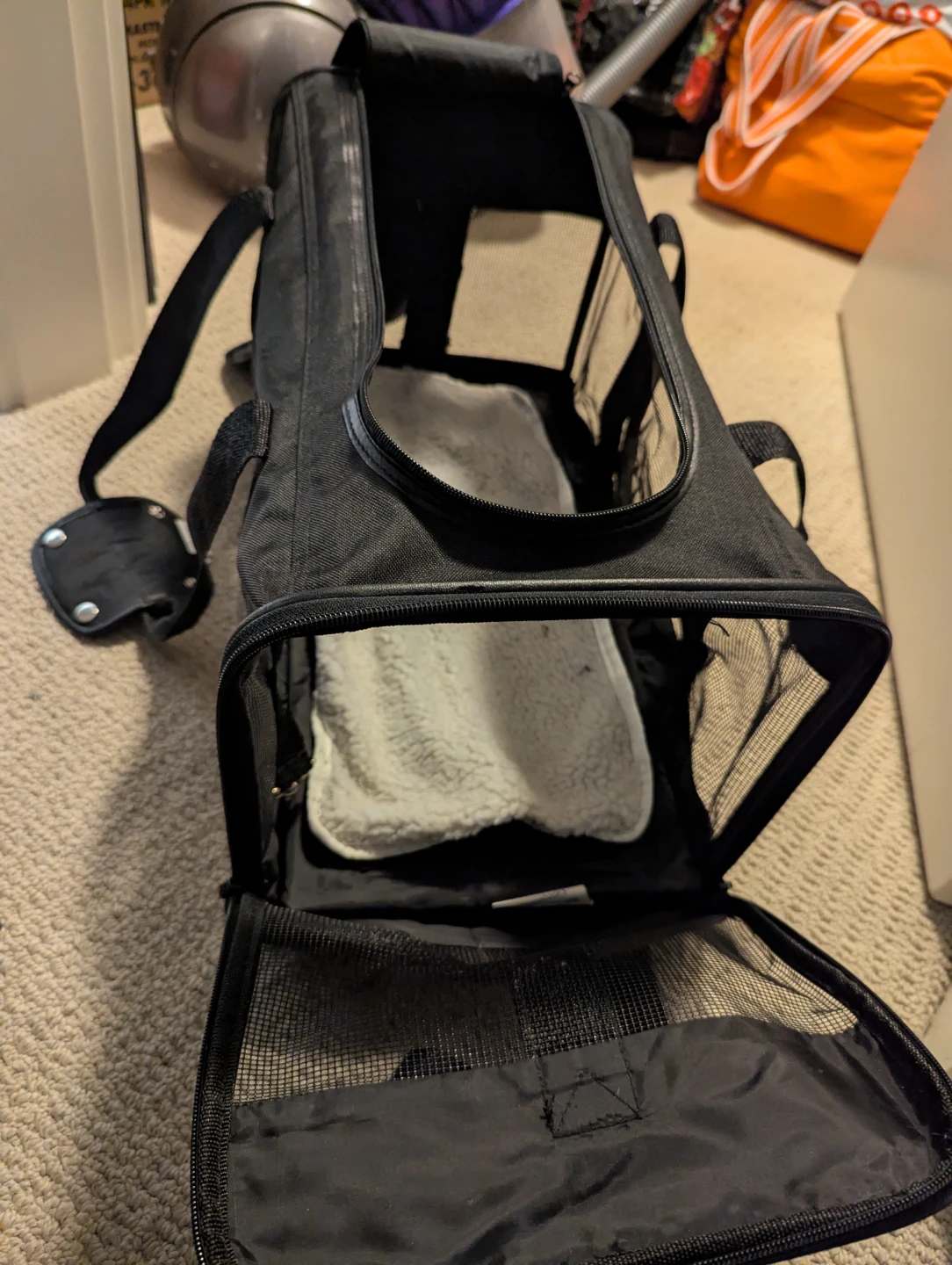 Amazon Basics Pet Carrier Bag - photo 3