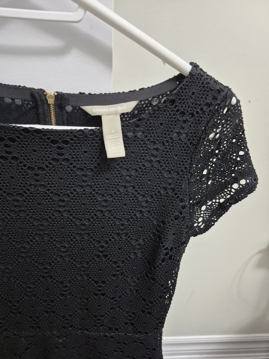 Banana Republic Black Lace Top Size 2 - photo 3