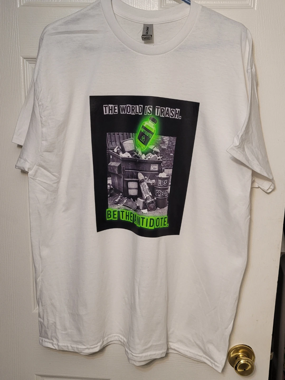 TOXICKIND White Graphic T-Shirt "The World Is Trash" - photo 2