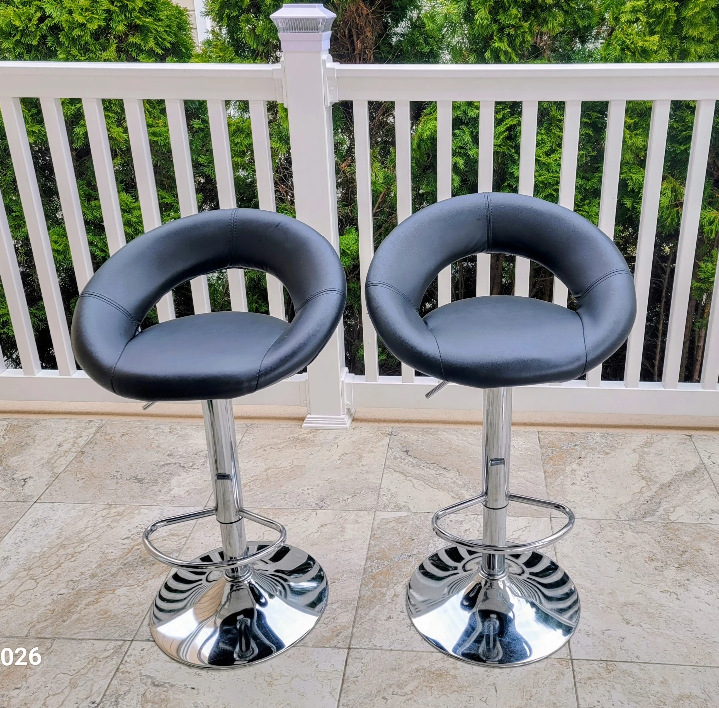 Moving  Sale  Modern  Black Bar Stools Set .