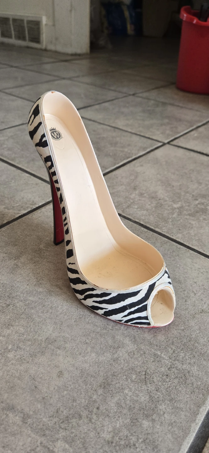Zebra Print High Heel wine bottle holder Decorative Object🧡