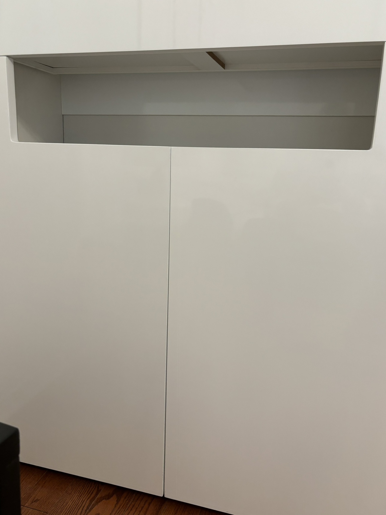 White Lacquer cabinet