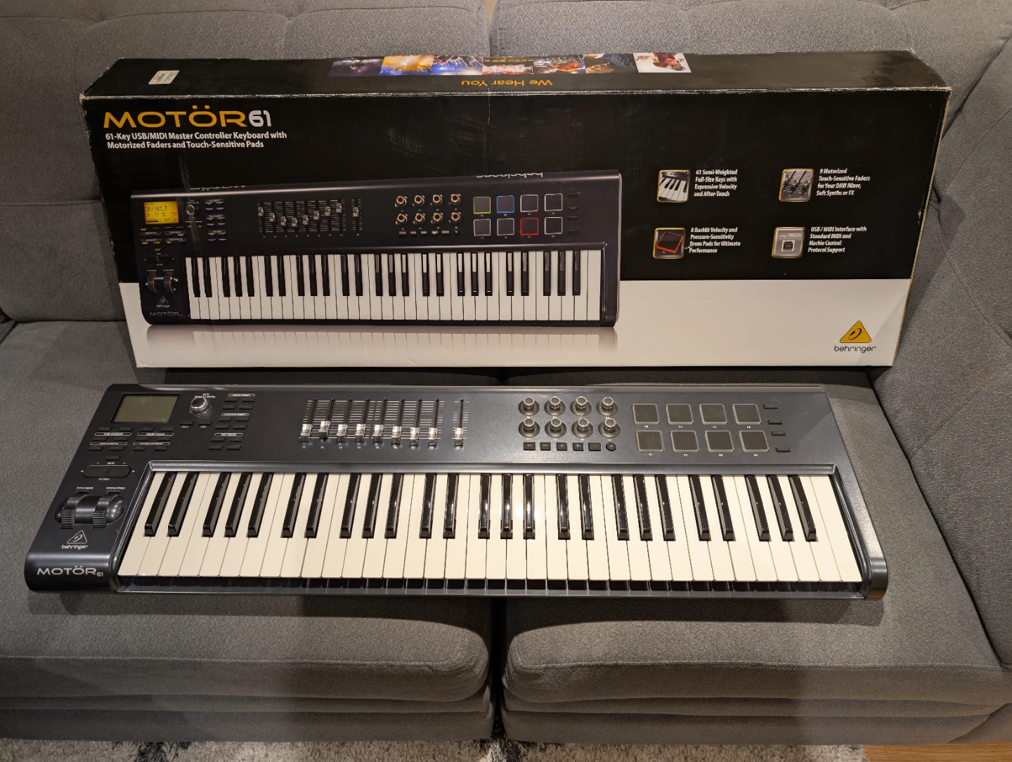Behringer Motör61 midi keyboard