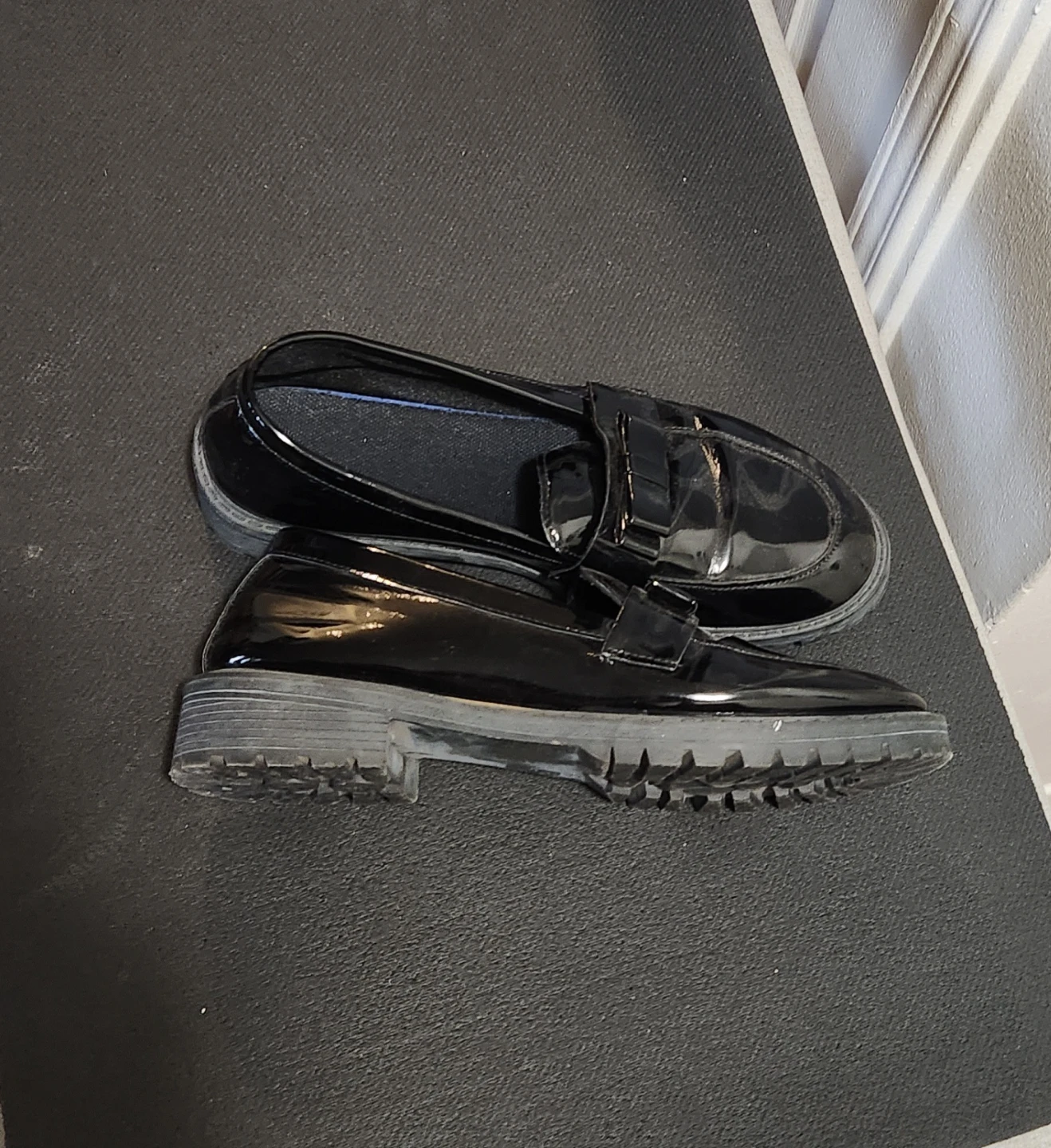 Black patent loafers - photo 2