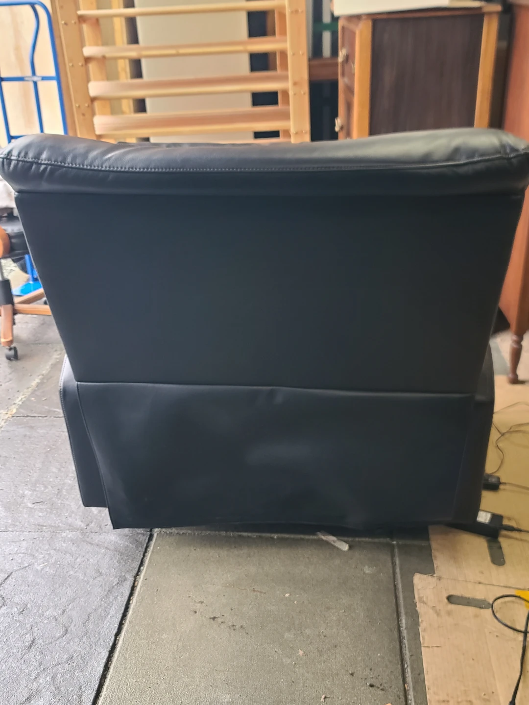 Black Leather Recliner with Cup Holders - photo 5